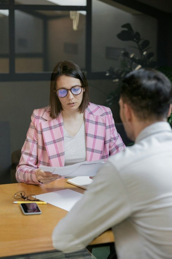 Quelles sont les meilleures pratiques pour la gestion des relations clients dans les entreprises de services de consultation ?